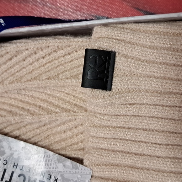 Kenneth Cole Scarf And Beanie Set - Picture 3 of 4